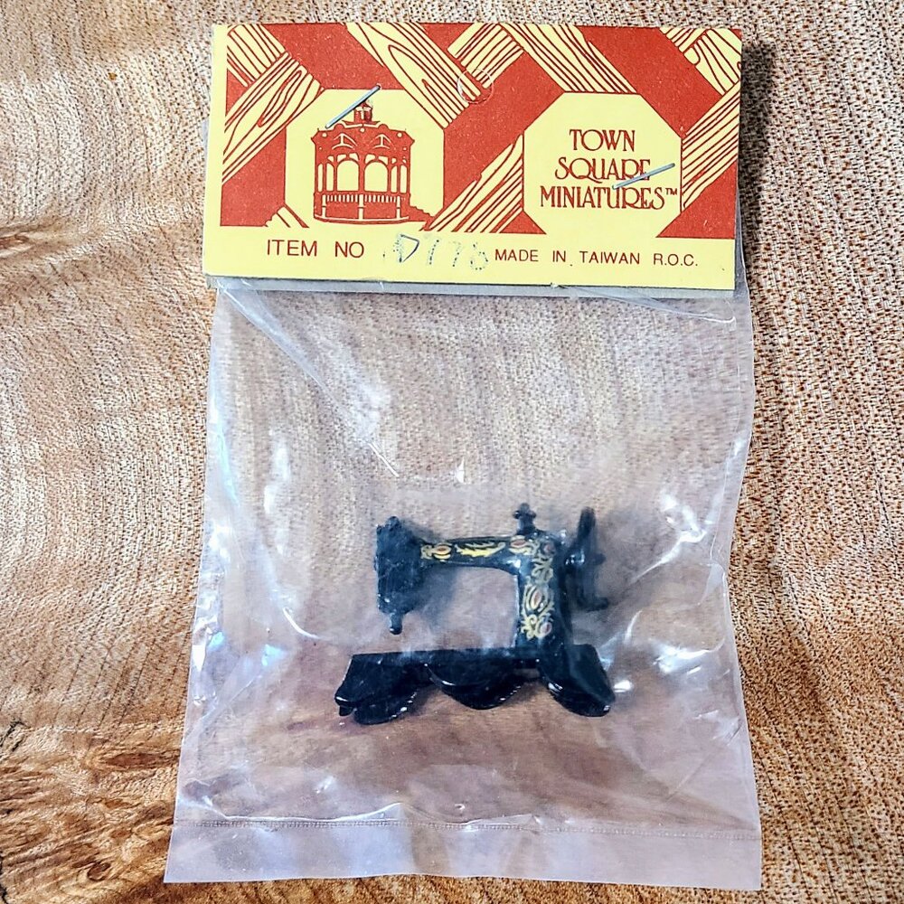 1960s Dollhouse Sewing Machine, 'Town Square Miniatures' Made in Taiwan, NOS